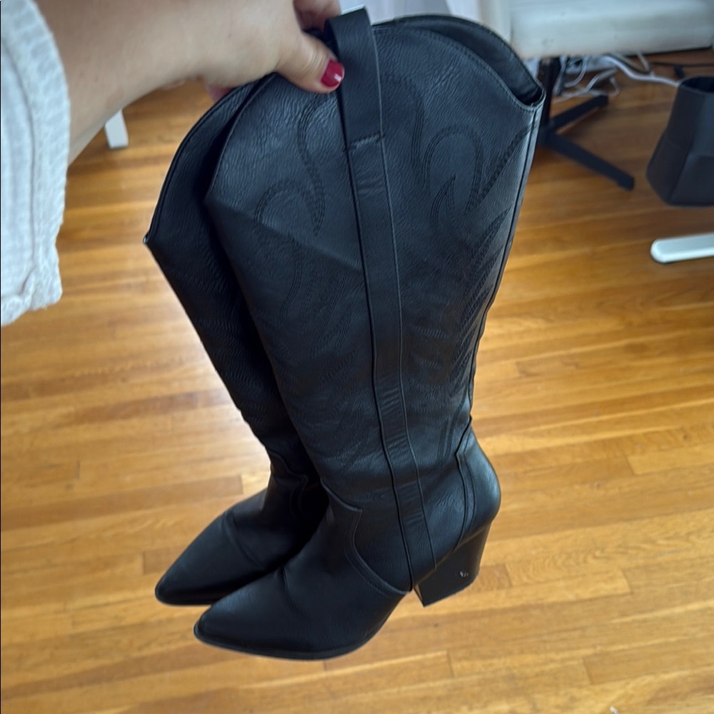Black Cowgirl Leather Women's Boots from Amazon